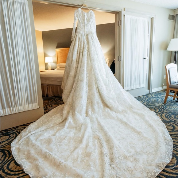 princess wedding dress,eggshell color,adjustable back size,size 8-10